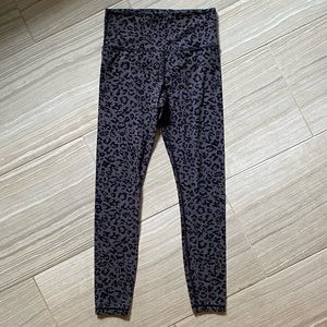 Athleta full length leopard print leggings. Size small. Great condition.